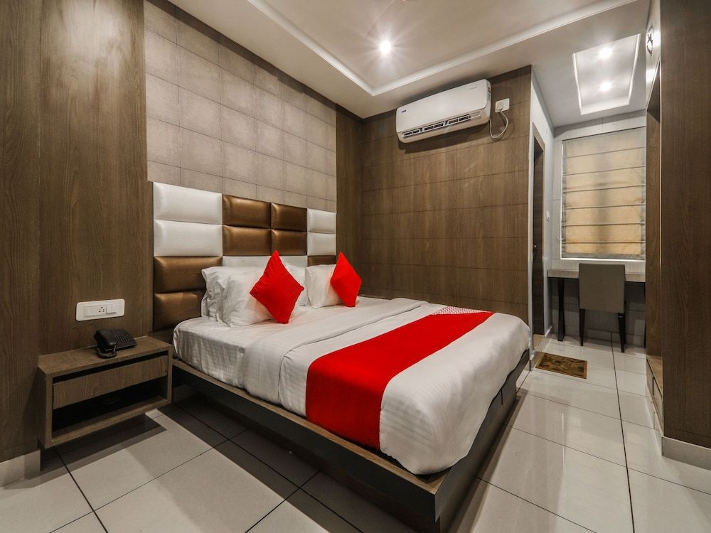 OYO 17016 Galaxy Inn Double or Twin Room 6