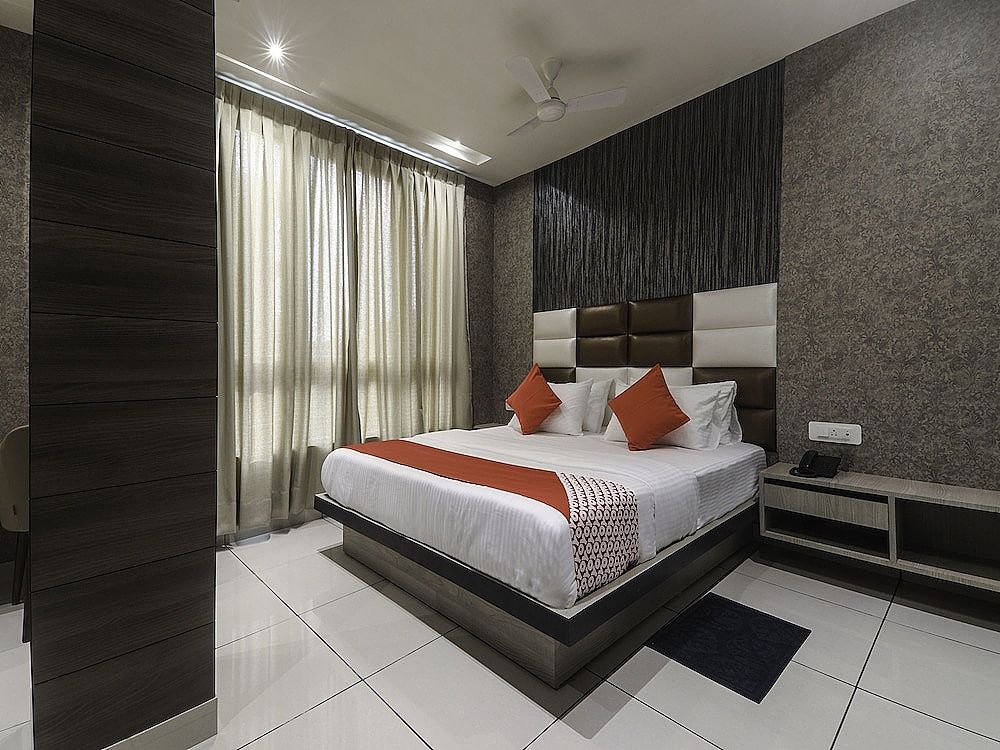 OYO 17016 Galaxy Inn Double or Twin Room 9