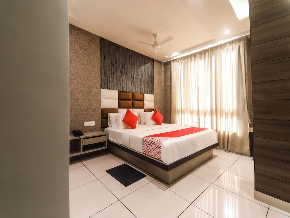 OYO 17016 Galaxy Inn Double or Twin Room 4