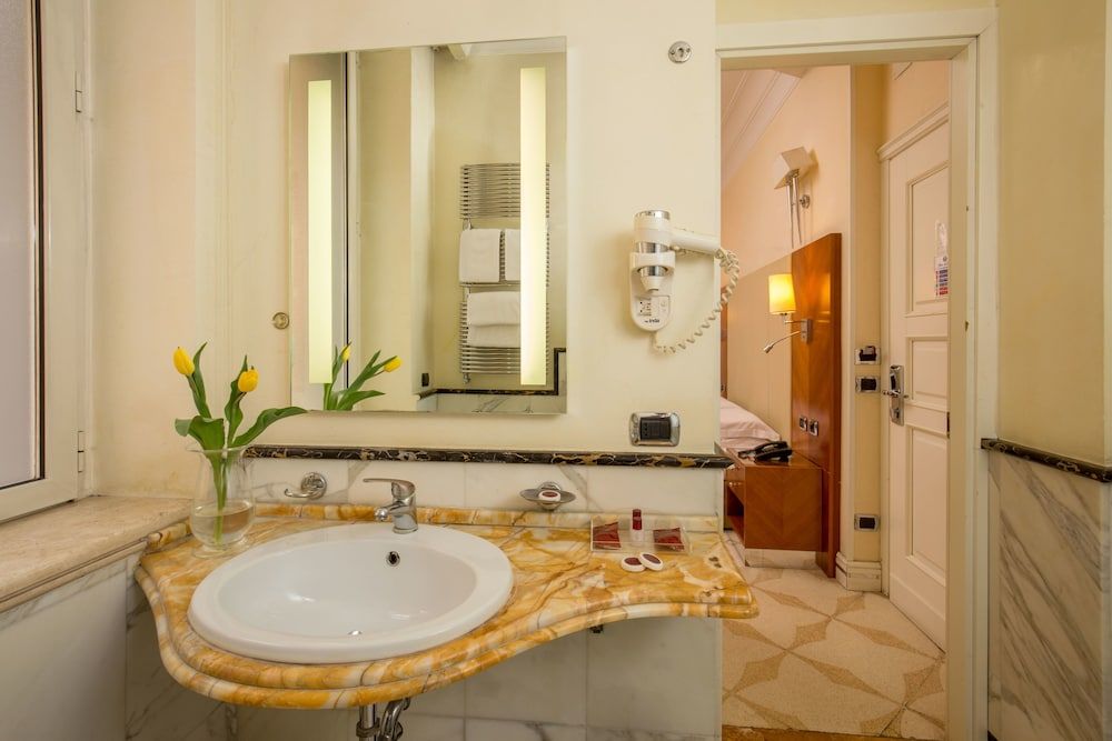 undefined Suite Opera Rooms 7