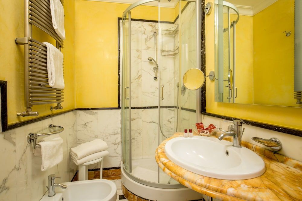 undefined Suite Opera Rooms 9