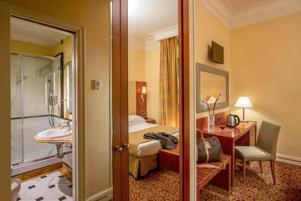 Suite Opera Rooms Standard Double Room, 1 Double or 2 Twin Beds 13