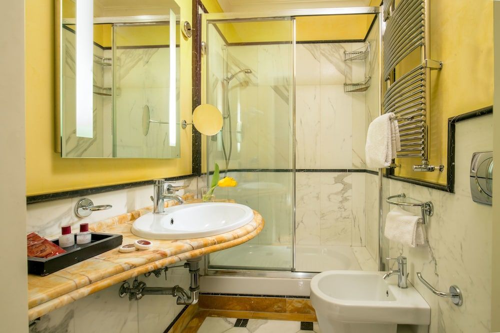 Suite Opera Rooms Basic Double Room 5