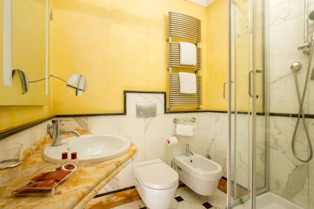 undefined Suite Opera Rooms 10