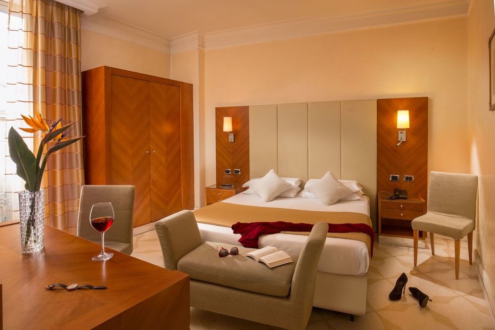 Suite Opera Rooms Standard Double Room, 1 Double or 2 Twin Beds 5
