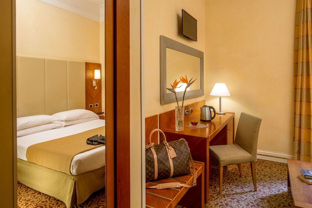 Suite Opera Rooms Standard Double Room, 1 Double or 2 Twin Beds 14