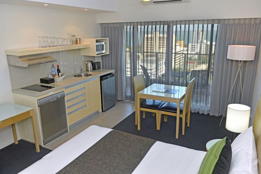 Mantra Pandanas 2 Bedroom Dual Key City View 7