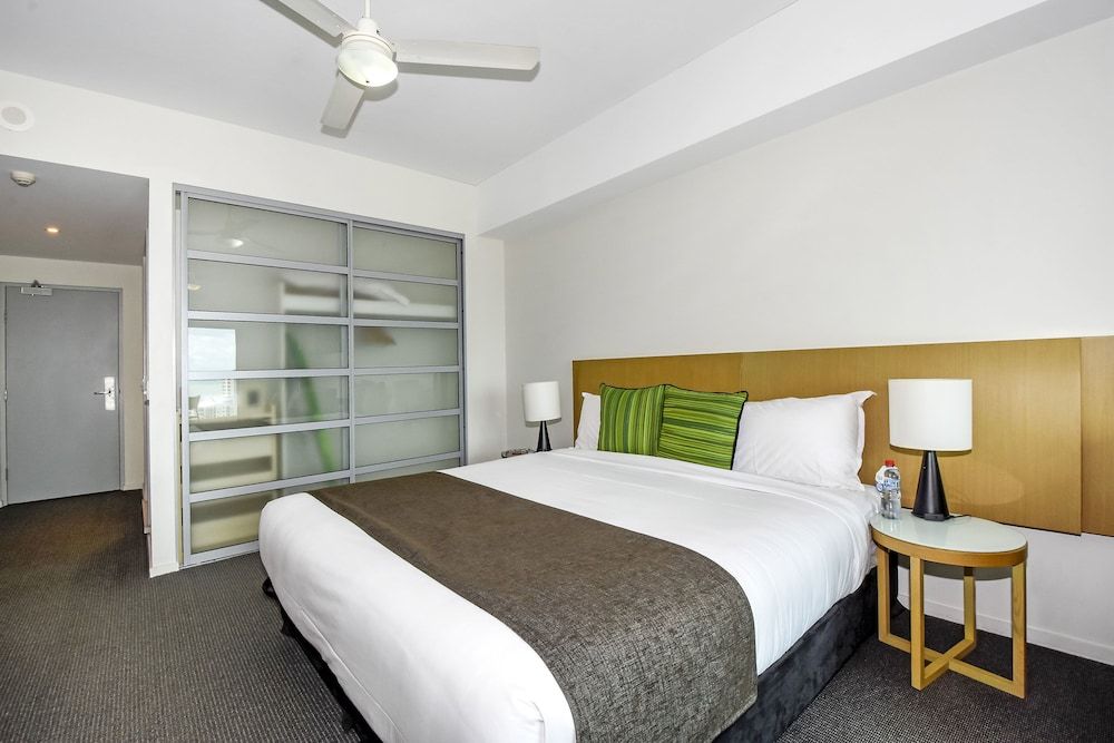 Mantra Pandanas Hotel Room City View