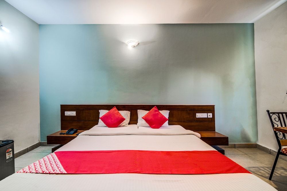 Deluxe Double or Twin Room, 1 King Bed