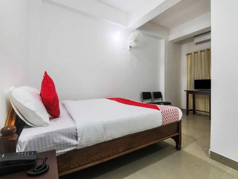 OYO Flagship 15828 Neexotica Double or Twin Room 6