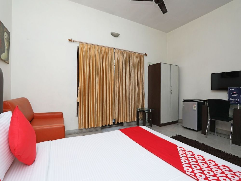 OYO 1235 Salt Lake Sector 1 Suite 18