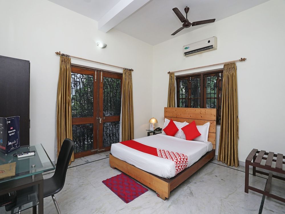 OYO 1235 Salt Lake Sector 1 Suite 11