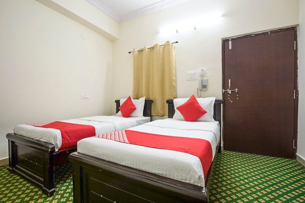 OYO 13162 Swiss Legrand Double or Twin Room 9