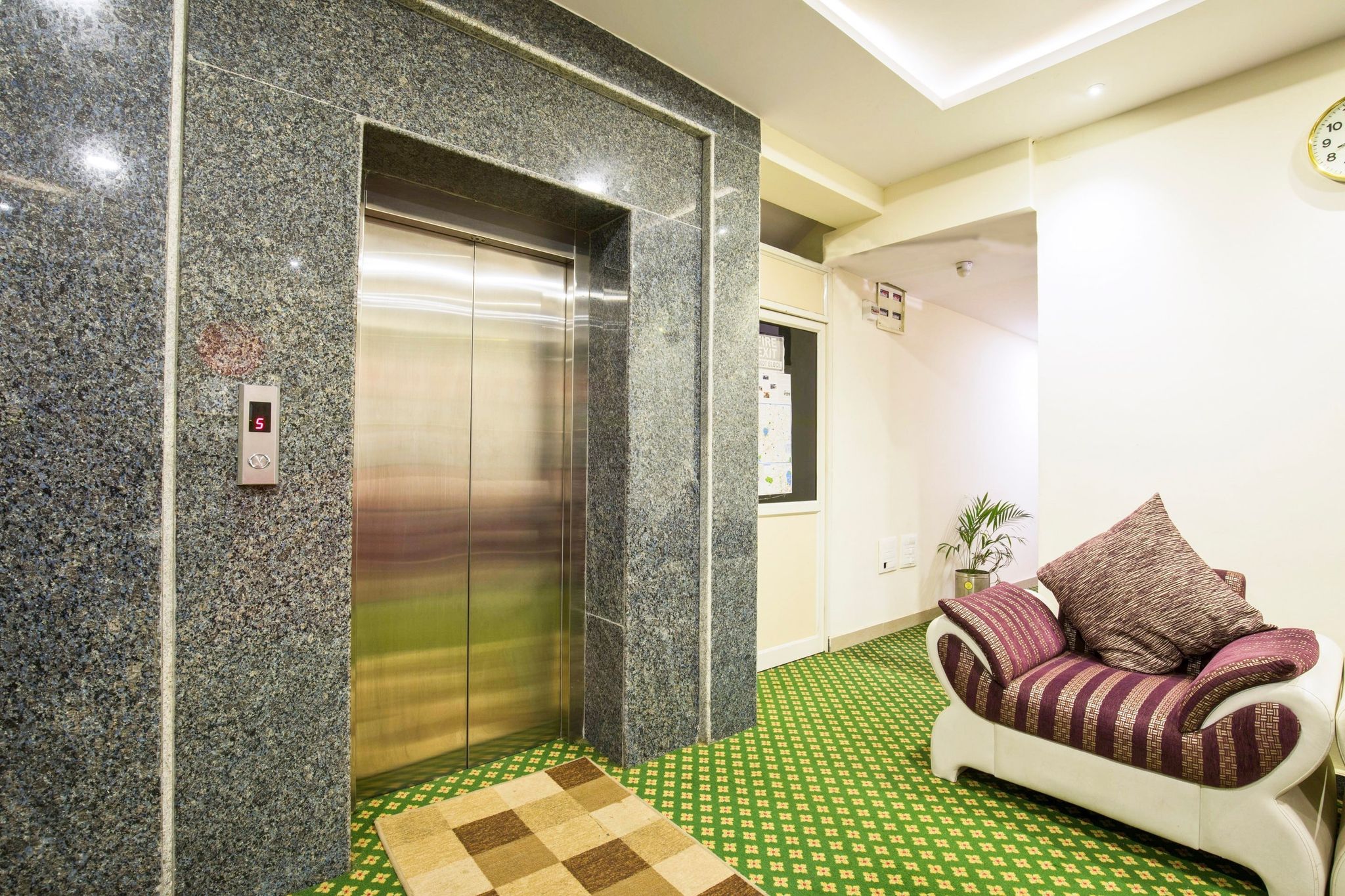 OYO 13162 Swiss Legrand Classic 4