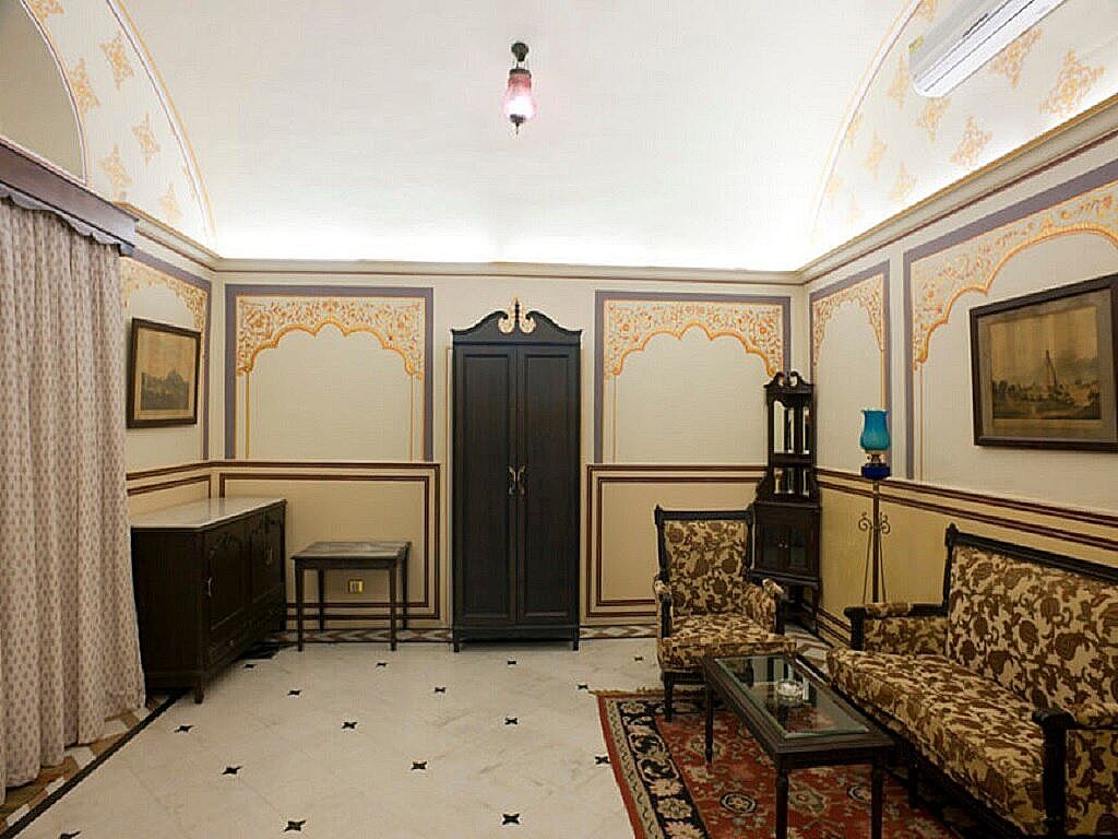 Castle Kanota Deluxe Room 7