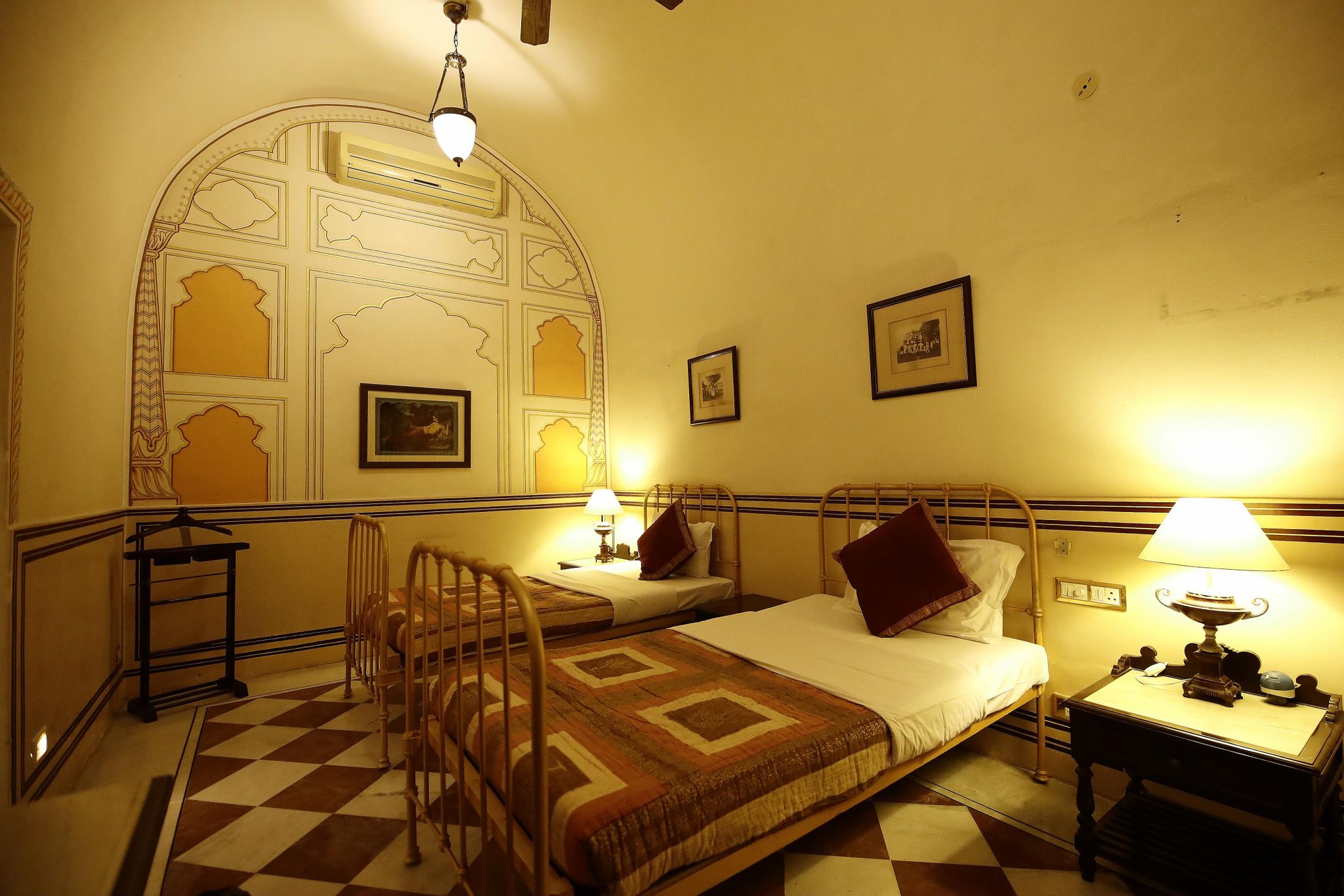 Castle Kanota Deluxe Room 2