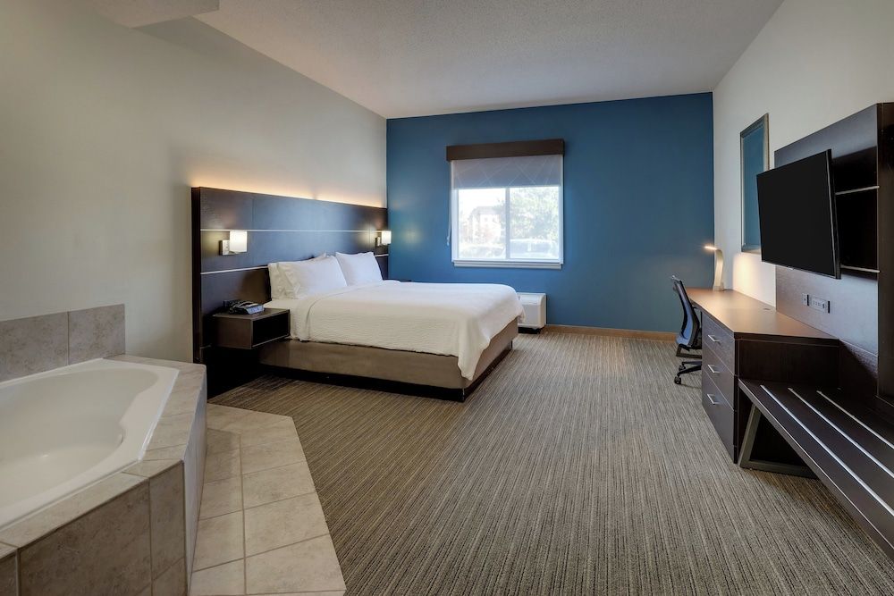 Standard Room, 1 King Bed, Jetted Tub