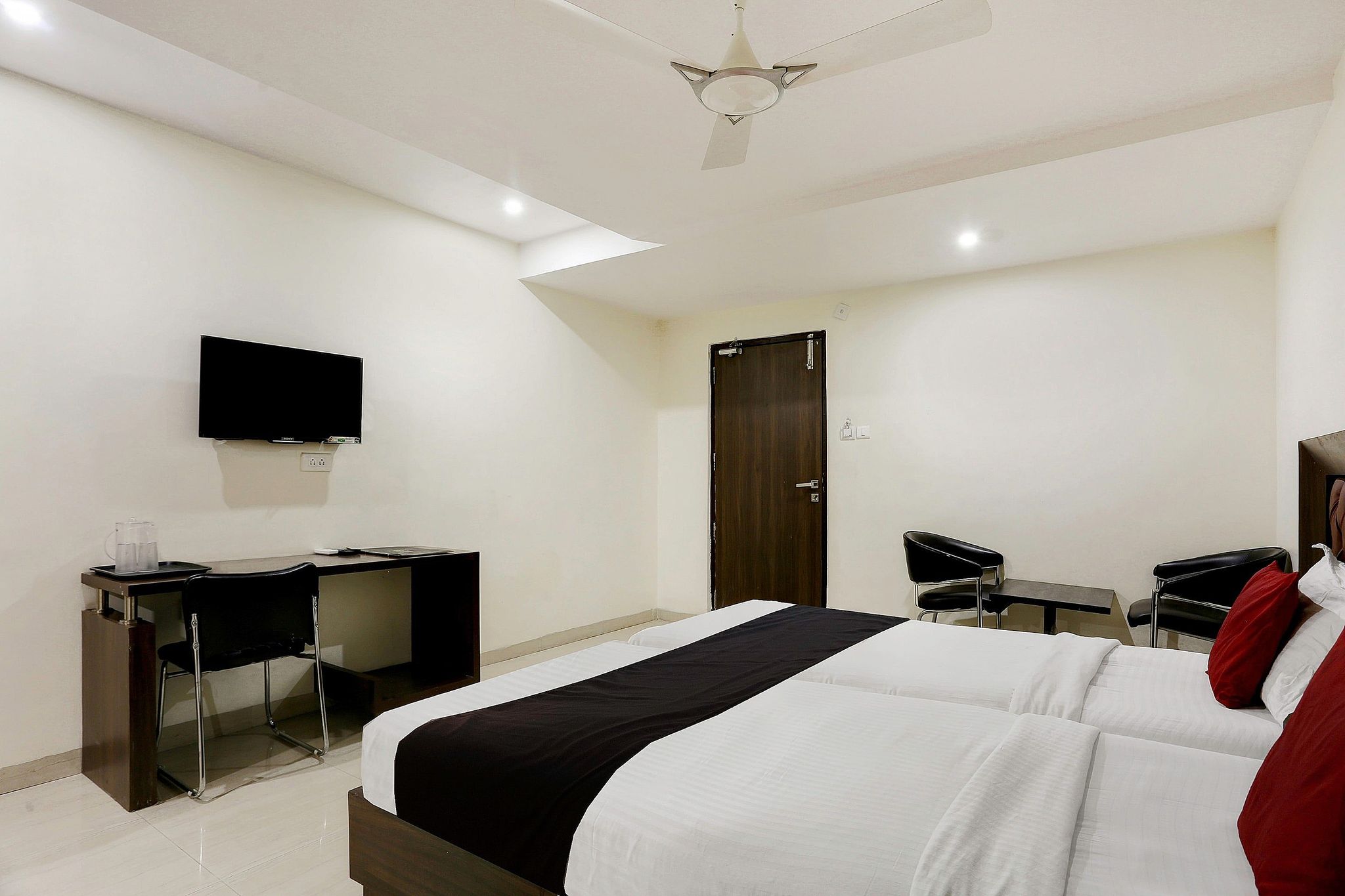 Super Townhouse Halcyon Deccan Inn Near Shilparamam Classic