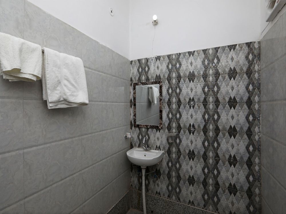 OYO 36700 Moonlight Residency Double or Twin Room 5