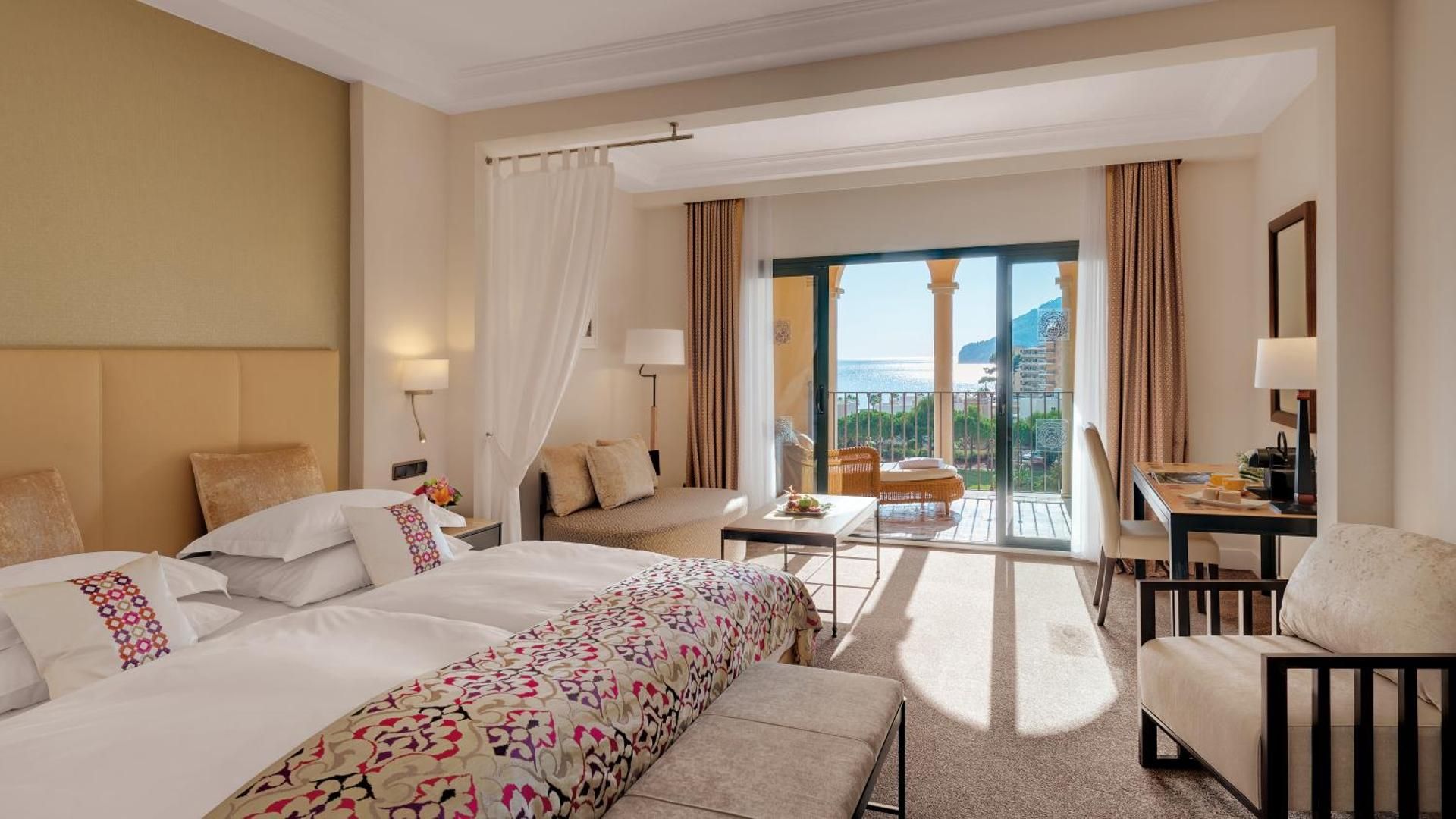 Executive Double Room with Partial Sea View