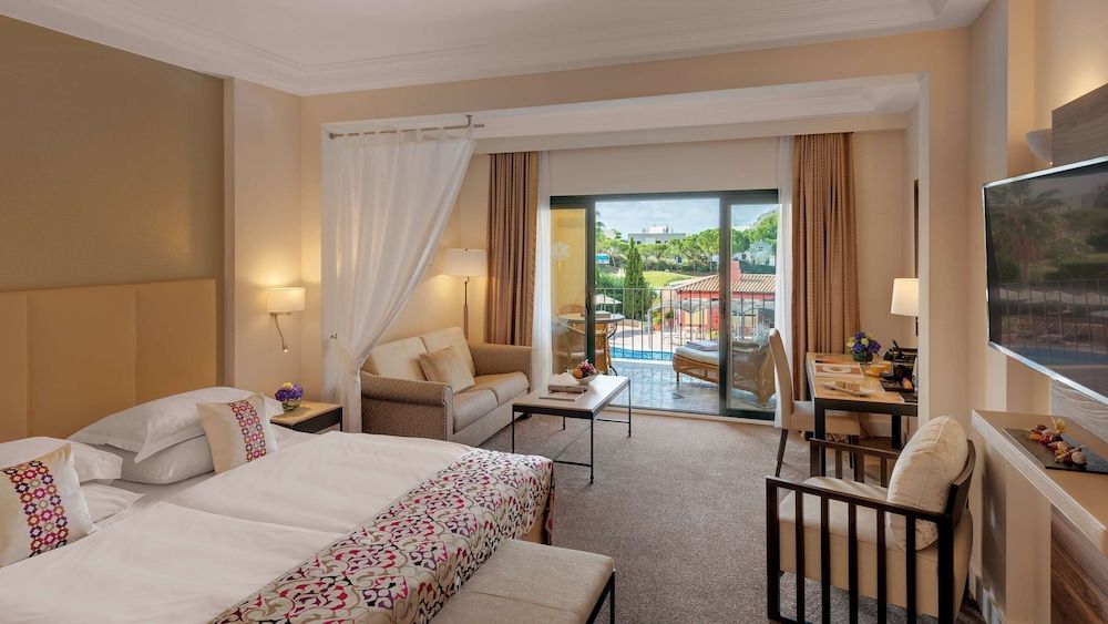 Superior Room, Pool View