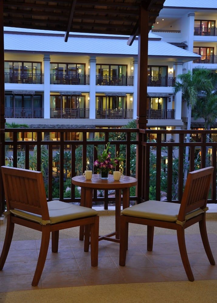 Ravindra Beach Resort And Spa Deluxe Room 4