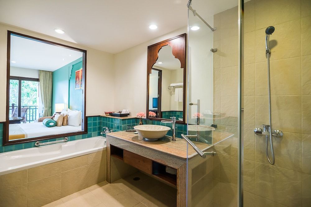Ravindra Beach Resort And Spa Deluxe Room 5