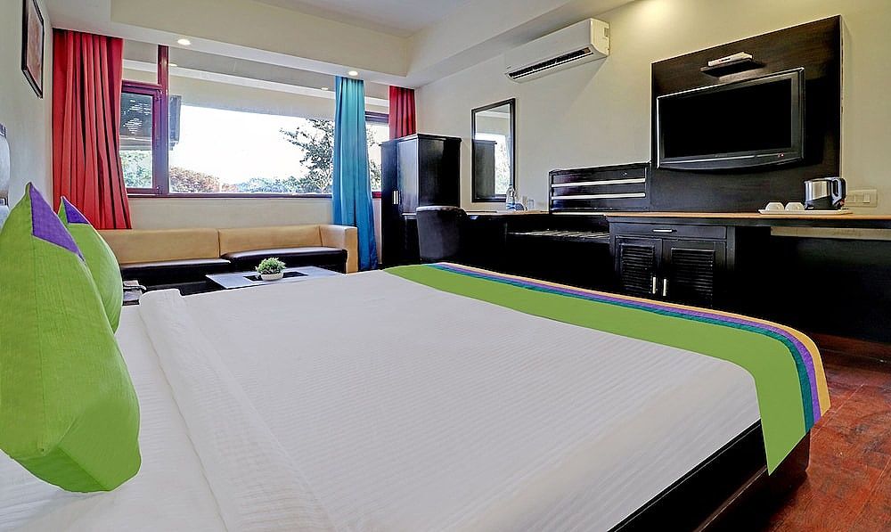 Itsy Hotels Southend Standard Double Room 8