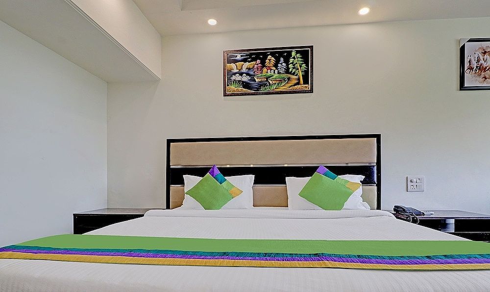 Itsy Hotels Southend Standard Double Room 4