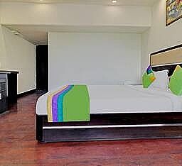 Itsy Hotels Southend Standard Double Room 9