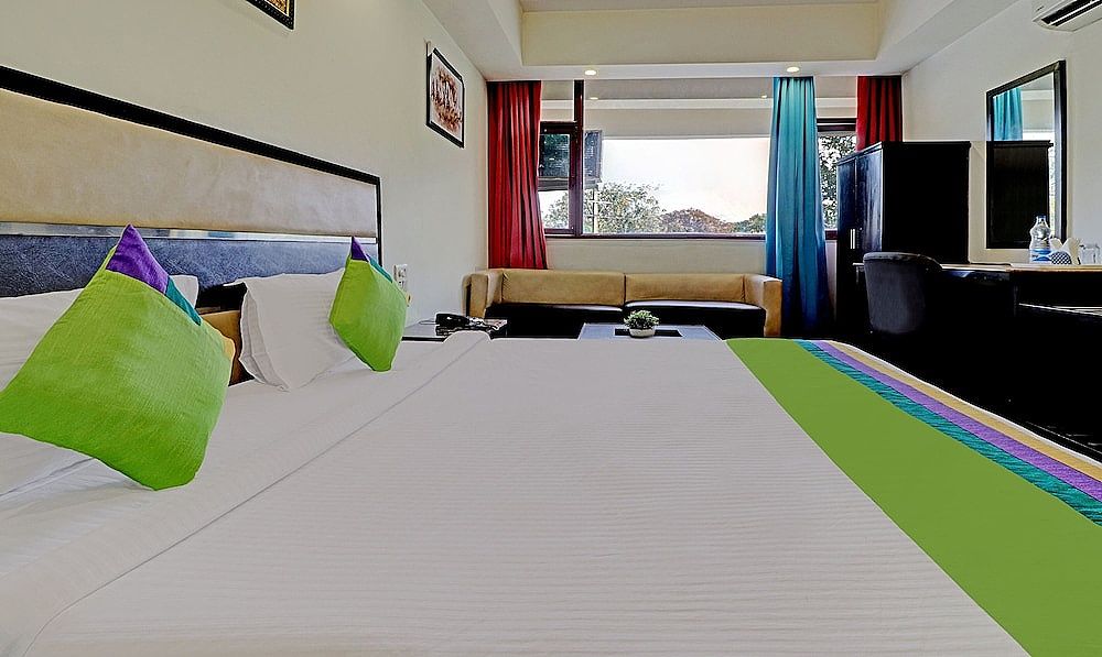 Itsy Hotels Southend Standard Double Room 2
