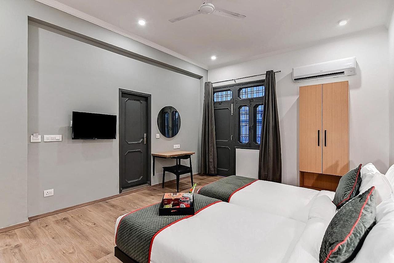 Super Townhouse Vijay Khand Gomti Nagar Deluxe Room 4
