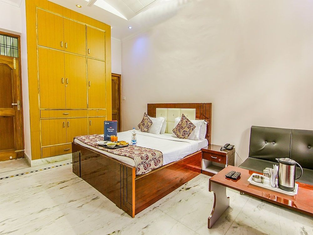 undefined OYO 9008 Hotel JMD Inn 7