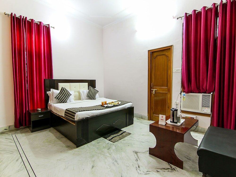 undefined OYO 9008 Hotel JMD Inn 6