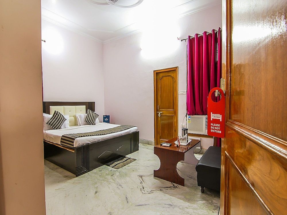 undefined OYO 9008 Hotel JMD Inn 8