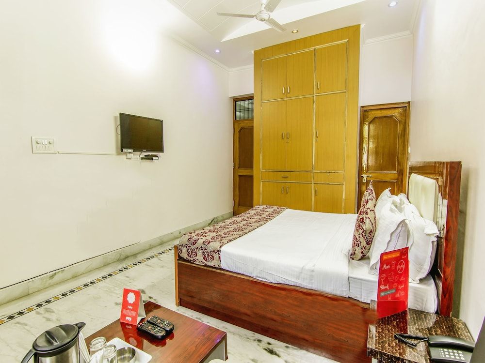 OYO 9008 Hotel JMD Inn Deluxe Double or Twin Room 5