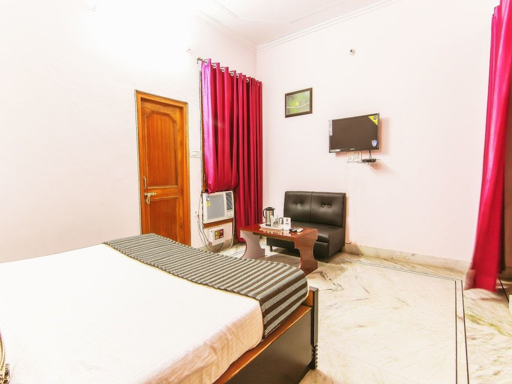 OYO 9008 Hotel JMD Inn Double or Twin Room 9
