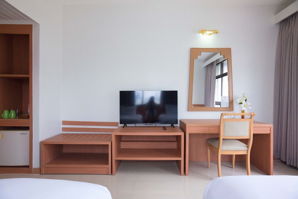 Pinnacle Lumpini Park Hotel Deluxe Plus - King 8