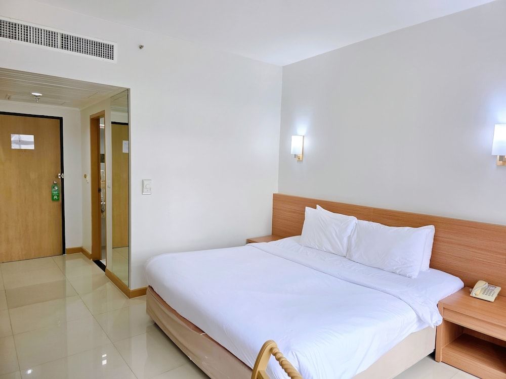 Pinnacle Lumpini Park Hotel Deluxe Plus - King