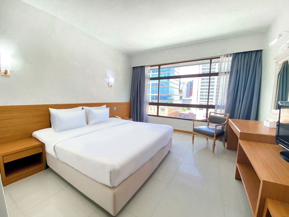 Pinnacle Lumpini Park Hotel Deluxe Plus - King 4