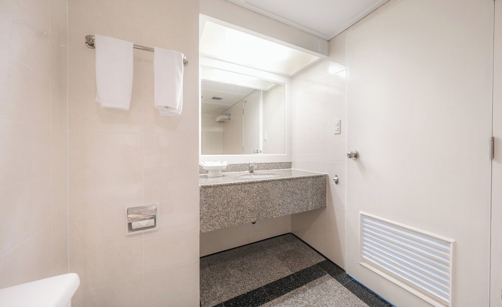 Tongtara Riverview Hotel Superior Room, City View 8