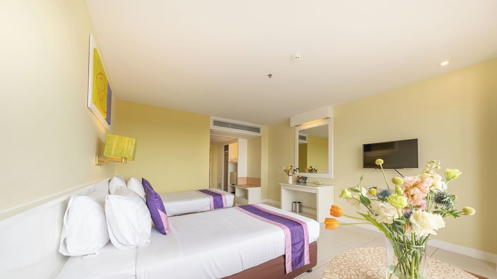 undefined Tongtara Riverview Hotel 4