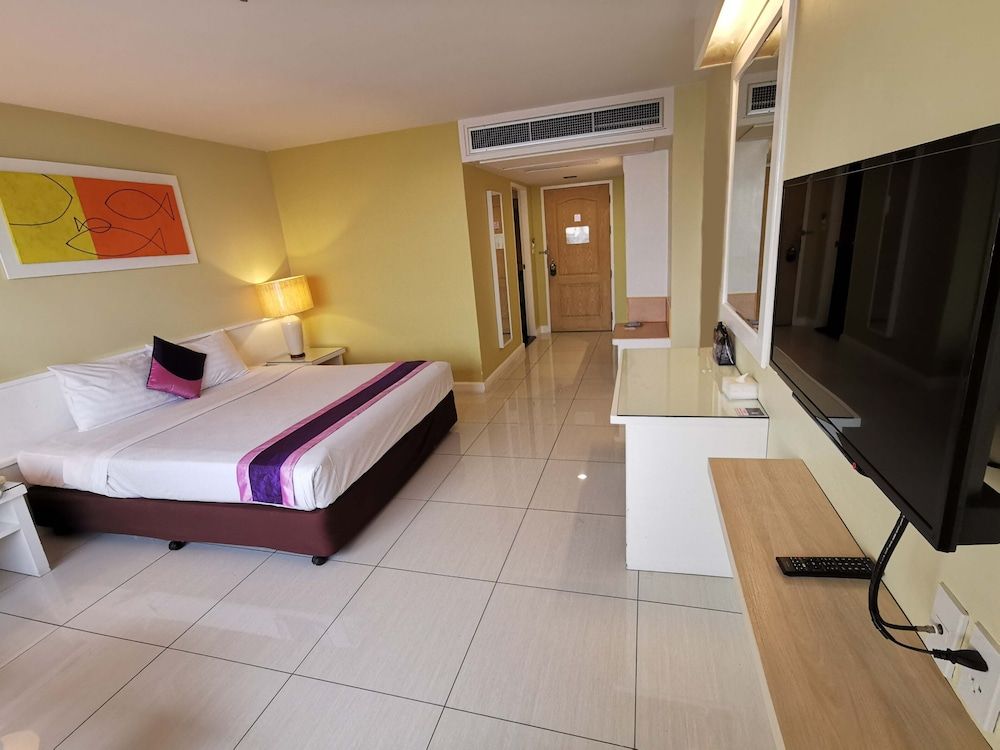 Tongtara Riverview Hotel Superior Room, City View 6