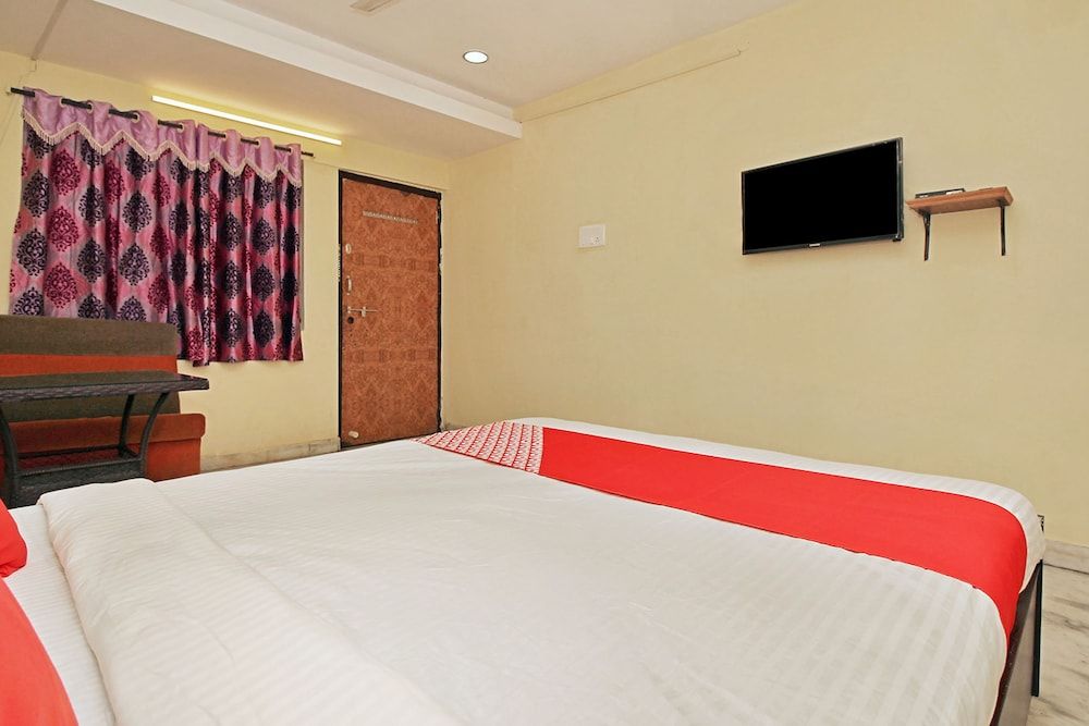 OYO 24605 Grand Season Double or Twin Room 5