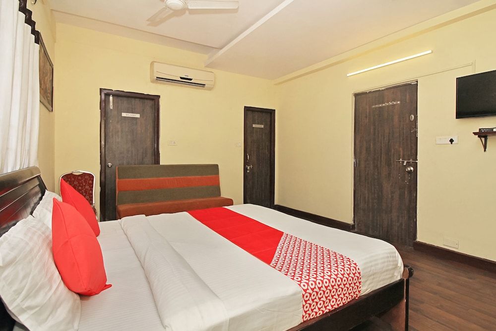 OYO 24605 Grand Season Double or Twin Room 12