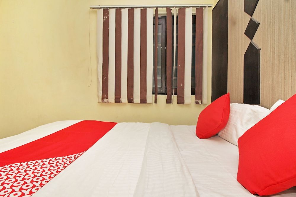 OYO 24605 Grand Season Double or Twin Room 9