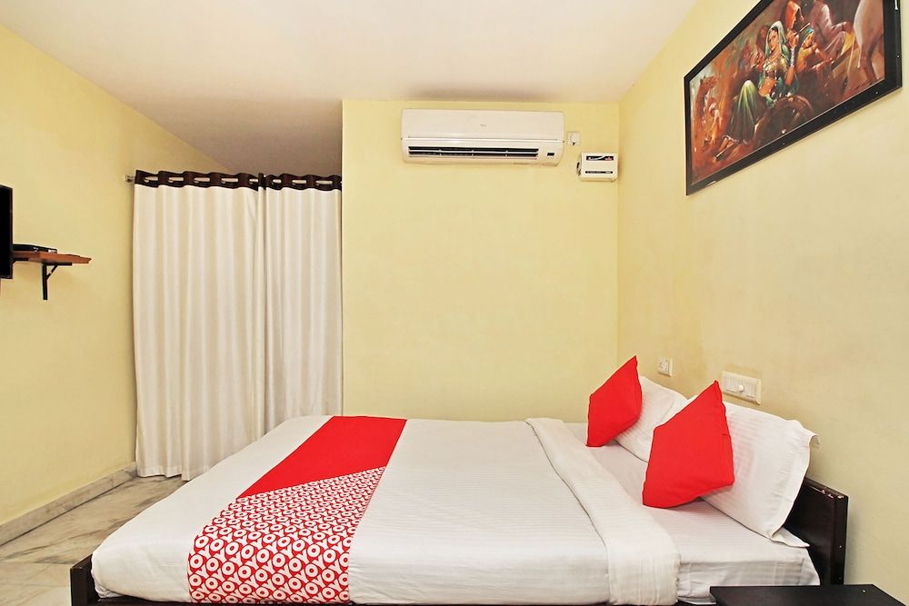OYO 24605 Grand Season Double or Twin Room 3