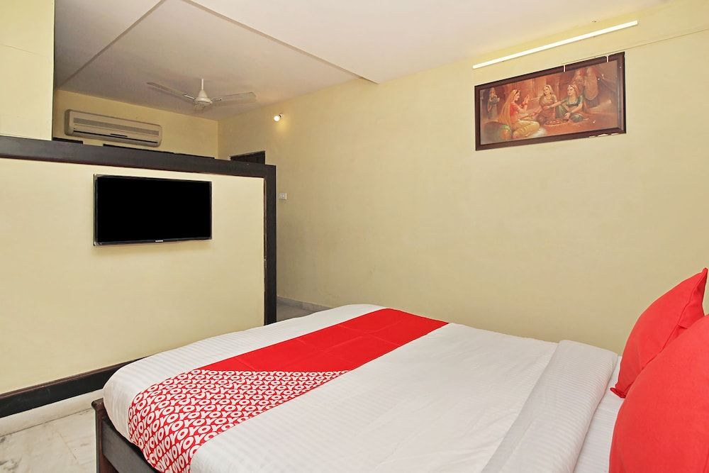 OYO 24605 Grand Season Double or Twin Room