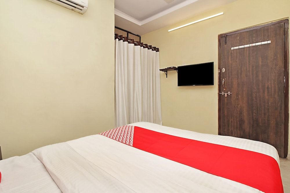 OYO 24605 Grand Season Double or Twin Room 11