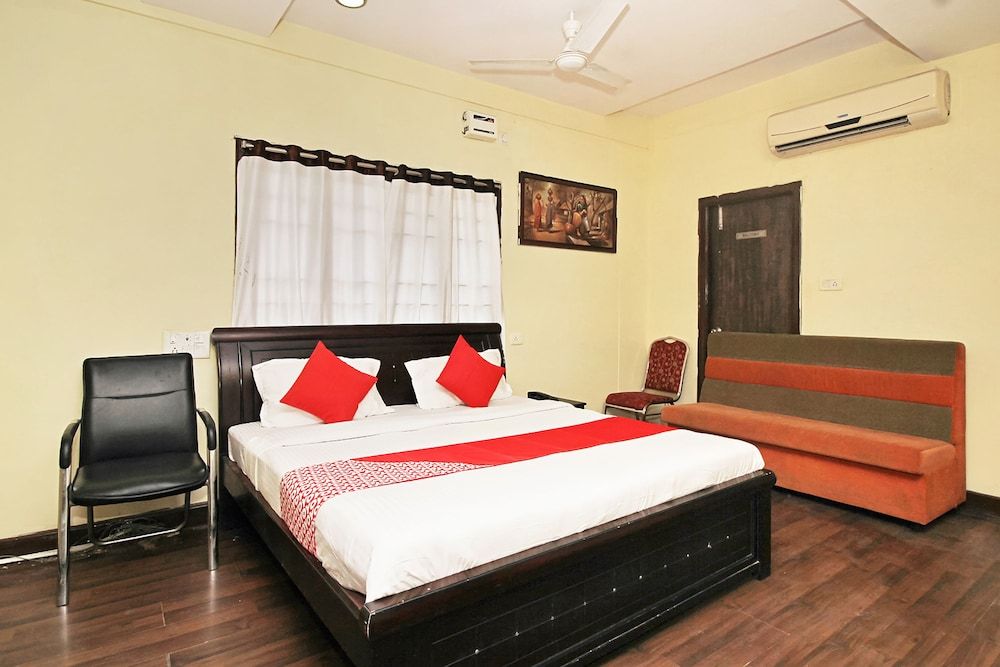 OYO 24605 Grand Season Double or Twin Room 10